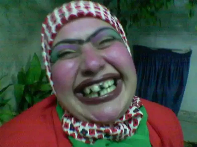 Kumpulan Foto Orang Gila Ketawa, Gokil Banget Bre! 10 foto orang gila ketawa