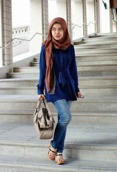 Baju Biru Tua Cocok Dengan Jilbab Warna Apa? Ini Dia Yg Cocok! 10 Baju Biru Tua Cocok Dengan Jilbab Warna Apa