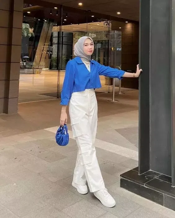 Baju Biru Tua Cocok Dengan Jilbab Warna Apa? Ini Dia Yg Cocok! 2 Baju Biru Tua Cocok Dengan Jilbab Warna Apa