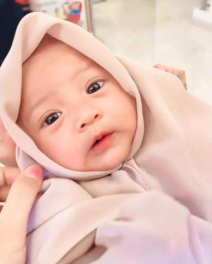 Gambar Bayi Lucu Berhijab