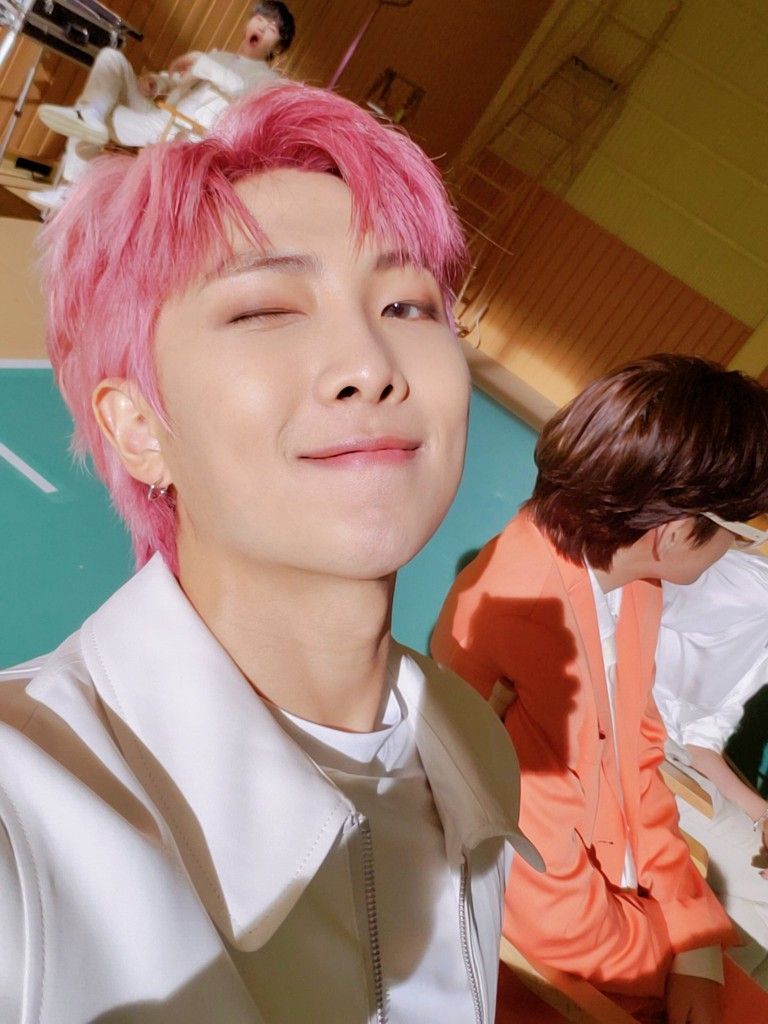 Kumpulan Foto Namjoon (RM) BTS Keren Terbagus dan Terlengkap 21 Foto Namjoon