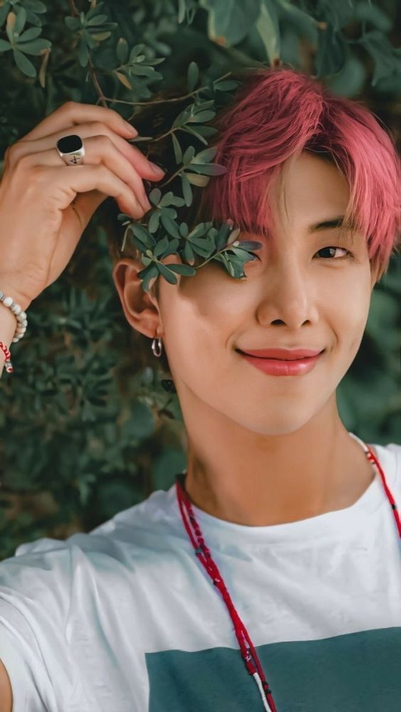 Kumpulan Foto Namjoon (RM) BTS Keren Terbagus dan Terlengkap 18 Foto Namjoon