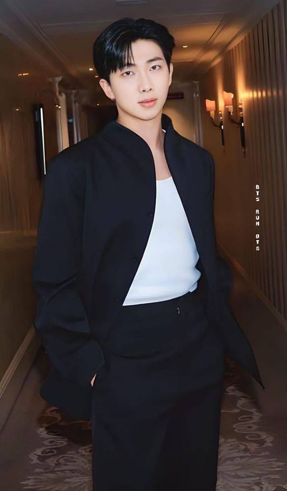 Kumpulan Foto Namjoon (RM) BTS Keren Terbagus dan Terlengkap 4 Foto Namjoon