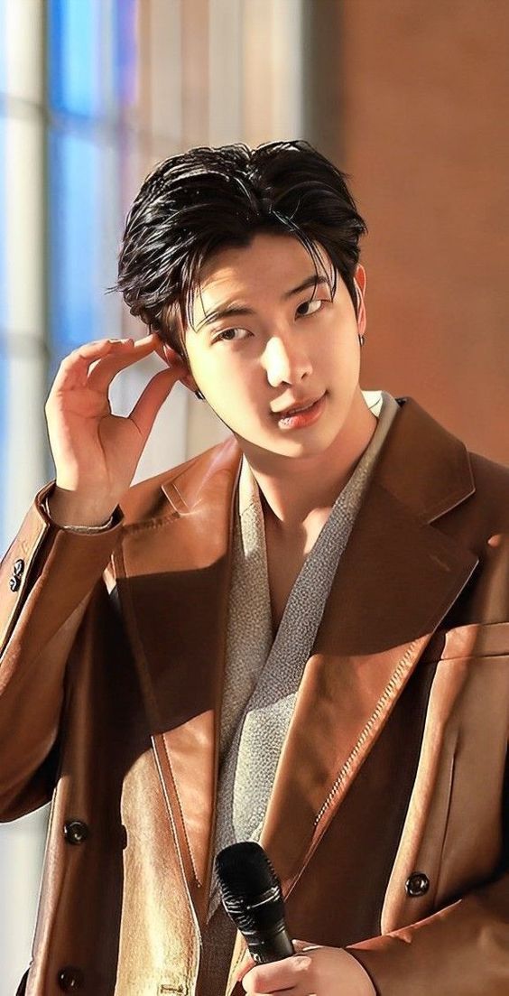 Kumpulan Foto Namjoon (RM) BTS Keren Terbagus dan Terlengkap 3 Foto Namjoon