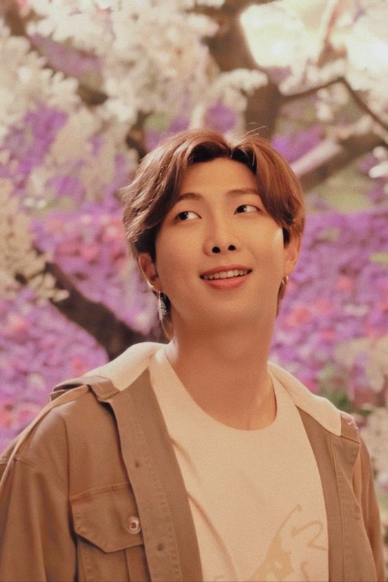 Kumpulan Foto Namjoon (RM) BTS Keren Terbagus dan Terlengkap 23 Foto Namjoon