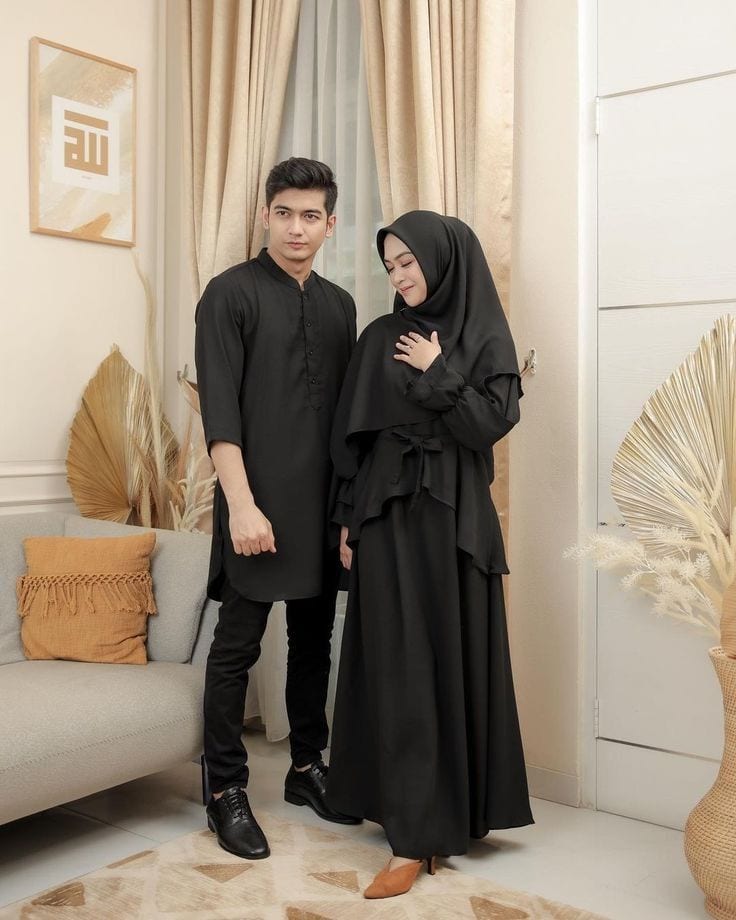 Foto Prewedding Baju Hitam