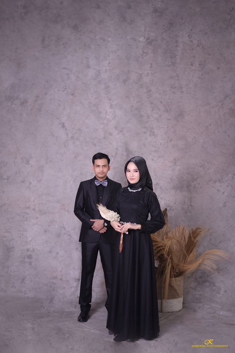 Foto Prewedding Baju Hitam