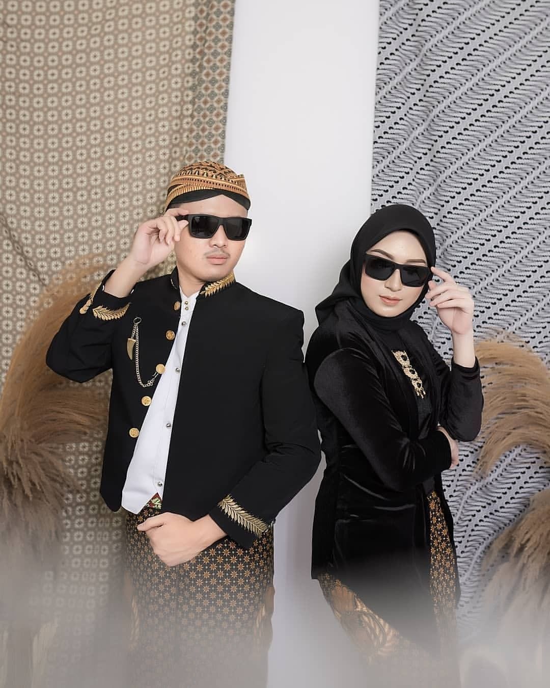 Foto Prewedding Baju Hitam