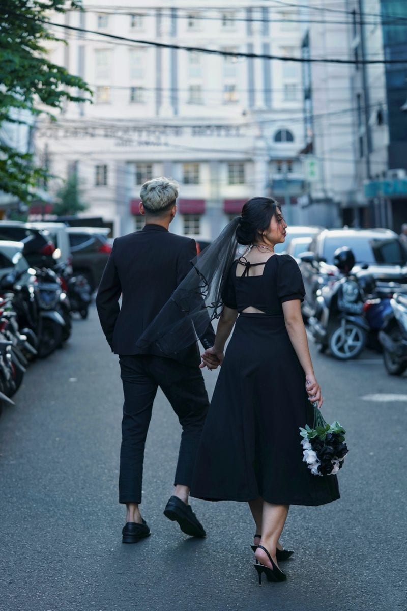Foto Prewedding Baju Hitam
