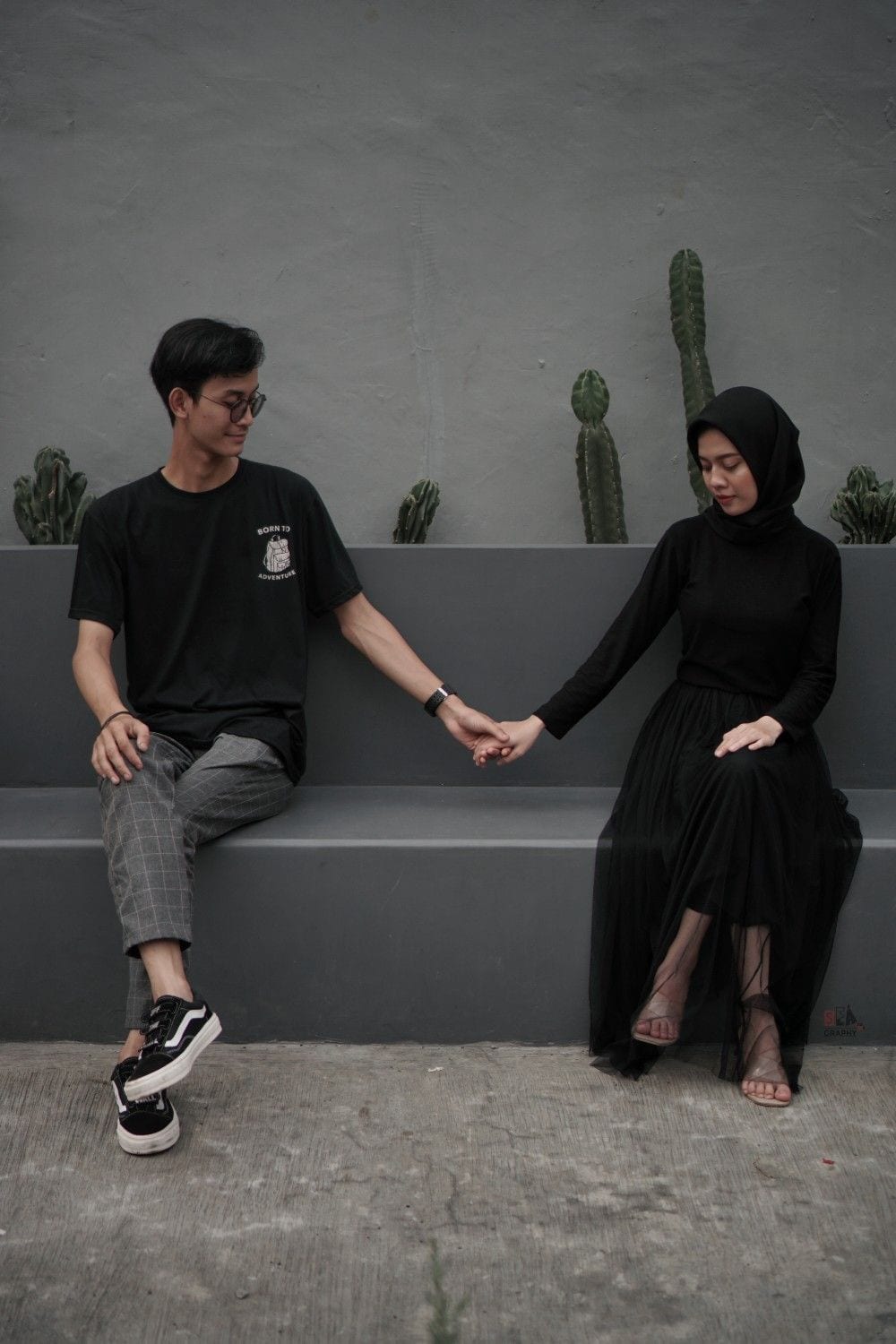 Foto Prewedding Baju Hitam