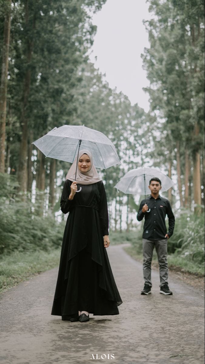 Foto Prewedding Baju Hitam