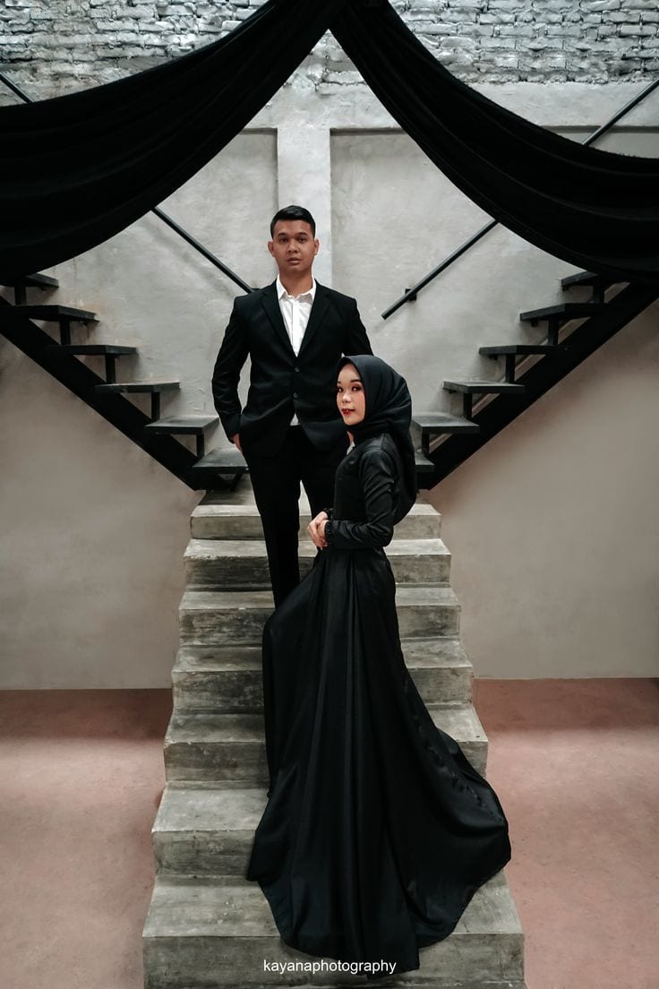 Foto Prewedding Baju Hitam