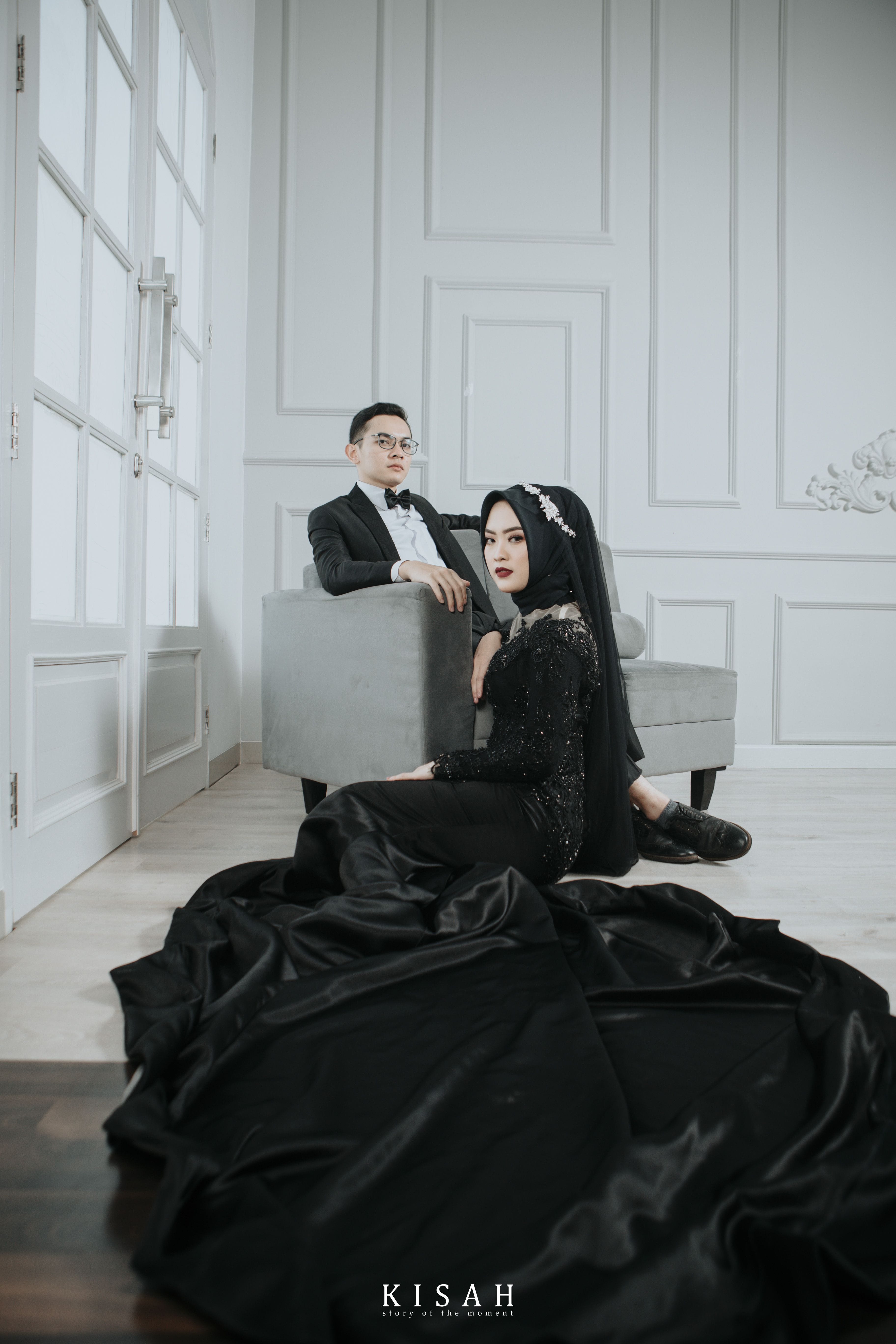 Foto Prewedding Baju Hitam