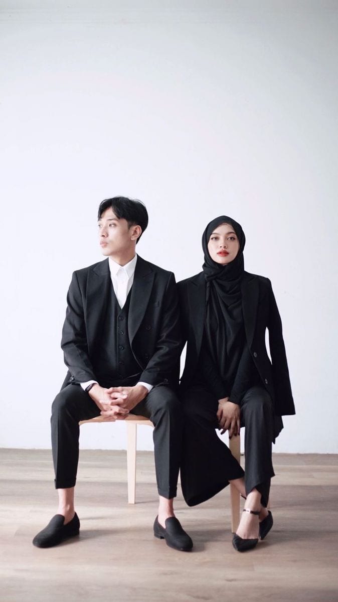 Foto Prewedding Baju Hitam