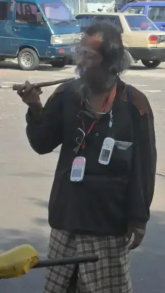 foto orang gila ketawa