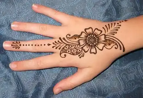 14 Gambar Henna Simple Untuk Pemula, Silahkan Dicoba Nih! 13 gambar henna simple untuk pemula
