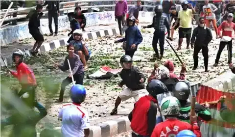 Kumpulan Gambar Tawuran Keren, Tapi Tak Patut Untuk Ditiru! 4 gambar tawuran keren