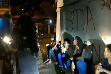 Kumpulan Gambar Tawuran Keren, Tapi Tak Patut Untuk Ditiru! 6 gambar tawuran keren