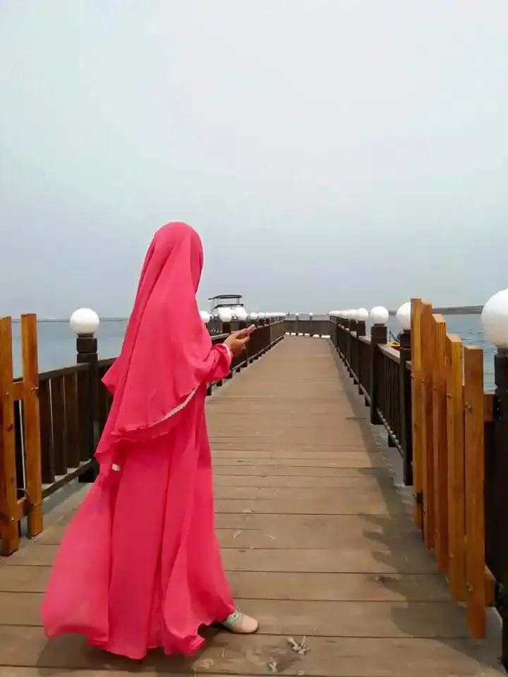 Kumpulan Gambar Wanita Berhijab Syar i Dari Belakang Terlengkap 11 gambar wanita berhijab syar i dari belakang