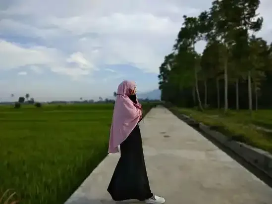 Kumpulan Gambar Wanita Berhijab Syar i Dari Belakang Terlengkap 4 gambar wanita berhijab syar i dari belakang