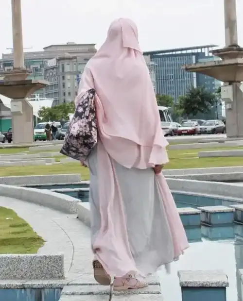 Kumpulan Gambar Wanita Berhijab Syar i Dari Belakang Terlengkap 5 gambar wanita berhijab syar i dari belakang