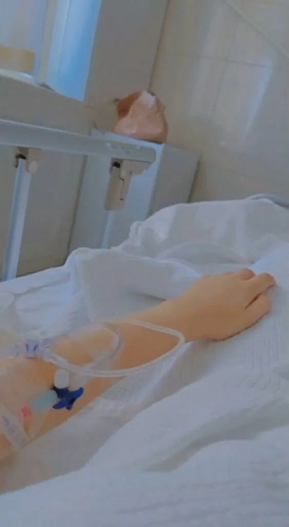 Kumpulan Foto Tangan Di Infus Terbagus dan Terlengkap 8 foto tangan di infus