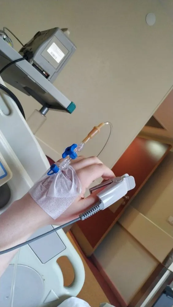 Kumpulan Foto Tangan Di Infus Terbagus dan Terlengkap 5 foto tangan di infus