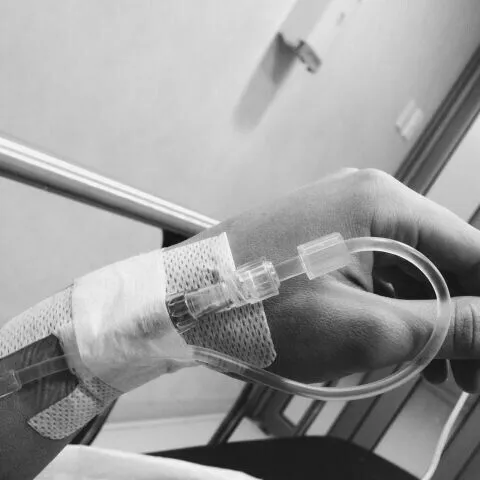 Kumpulan Foto Tangan Di Infus Terbagus dan Terlengkap 3 foto tangan di infus