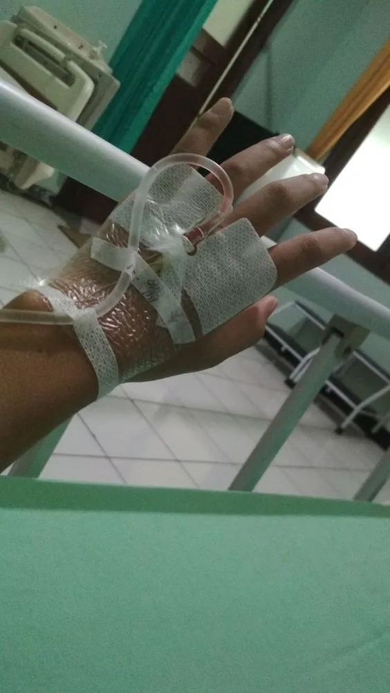 Kumpulan Foto Tangan Di Infus Terbagus dan Terlengkap 20 foto tangan di infus