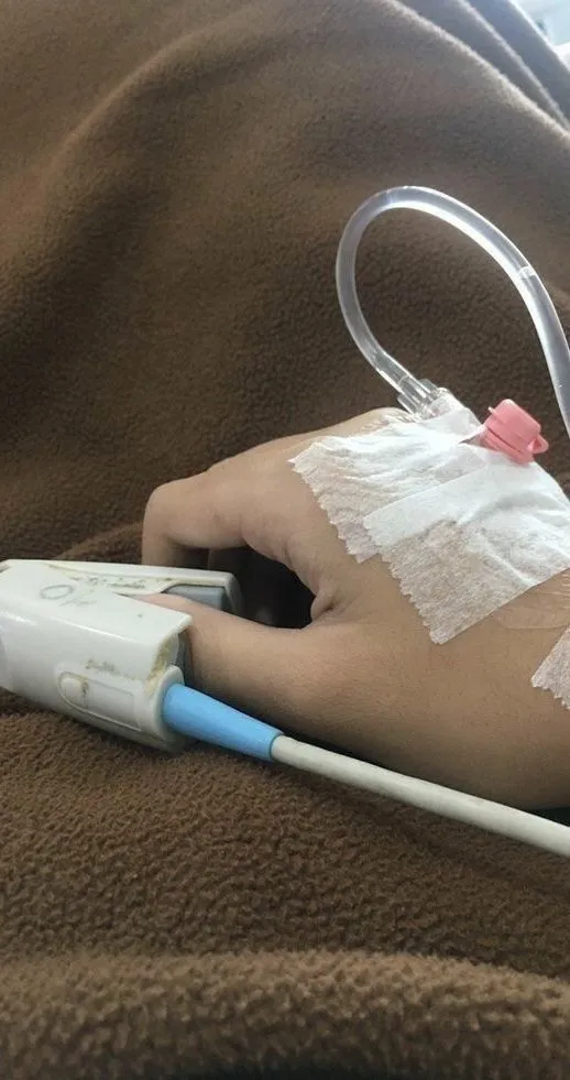 Kumpulan Foto Tangan Di Infus Terbagus dan Terlengkap 14 foto tangan di infus