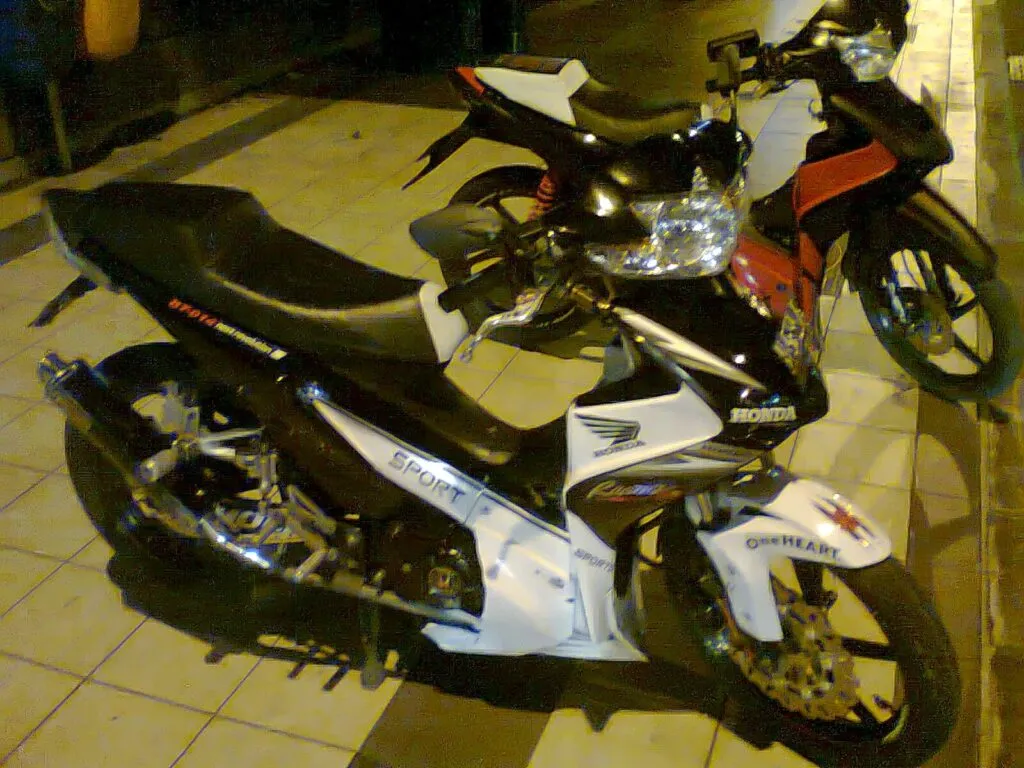 modifikasi motor revo 110 paling keren