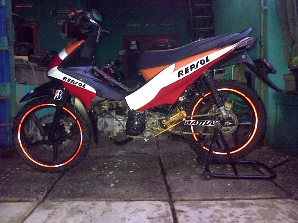 modifikasi motor revo 110 paling keren