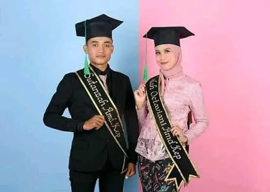 Kumpulan Foto Wisuda Bareng Pacar Paling Bagus Lengkap 3 foto wisuda bareng pacar