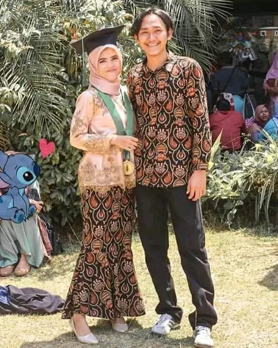 Kumpulan Foto Wisuda Bareng Pacar Paling Bagus Lengkap 11 foto wisuda bareng pacar