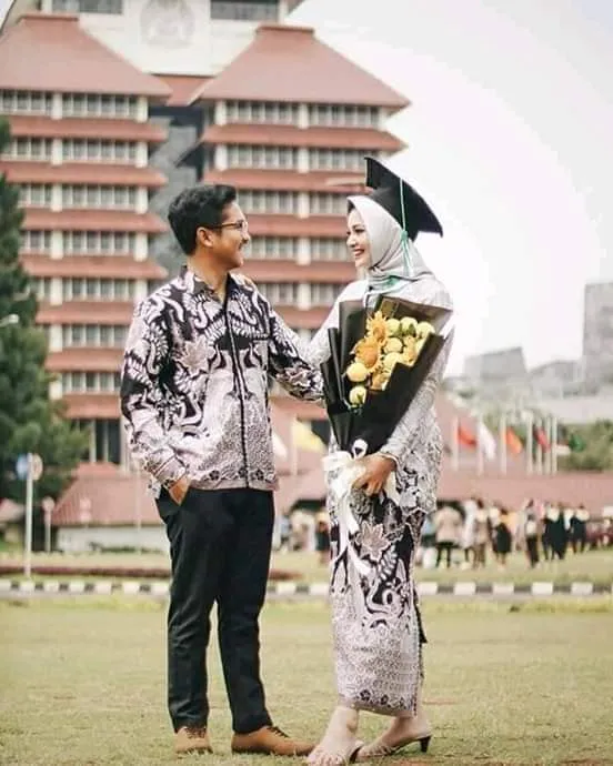 Kumpulan Foto Wisuda Bareng Pacar Paling Bagus Lengkap 9 foto wisuda bareng pacar
