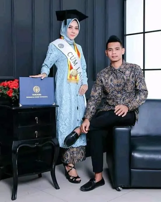 Kumpulan Foto Wisuda Bareng Pacar Paling Bagus Lengkap 4 foto wisuda bareng pacar