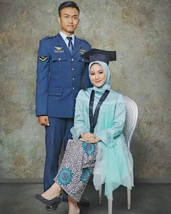 Kumpulan Foto Wisuda Bareng Pacar Paling Bagus Lengkap 12 foto wisuda bareng pacar