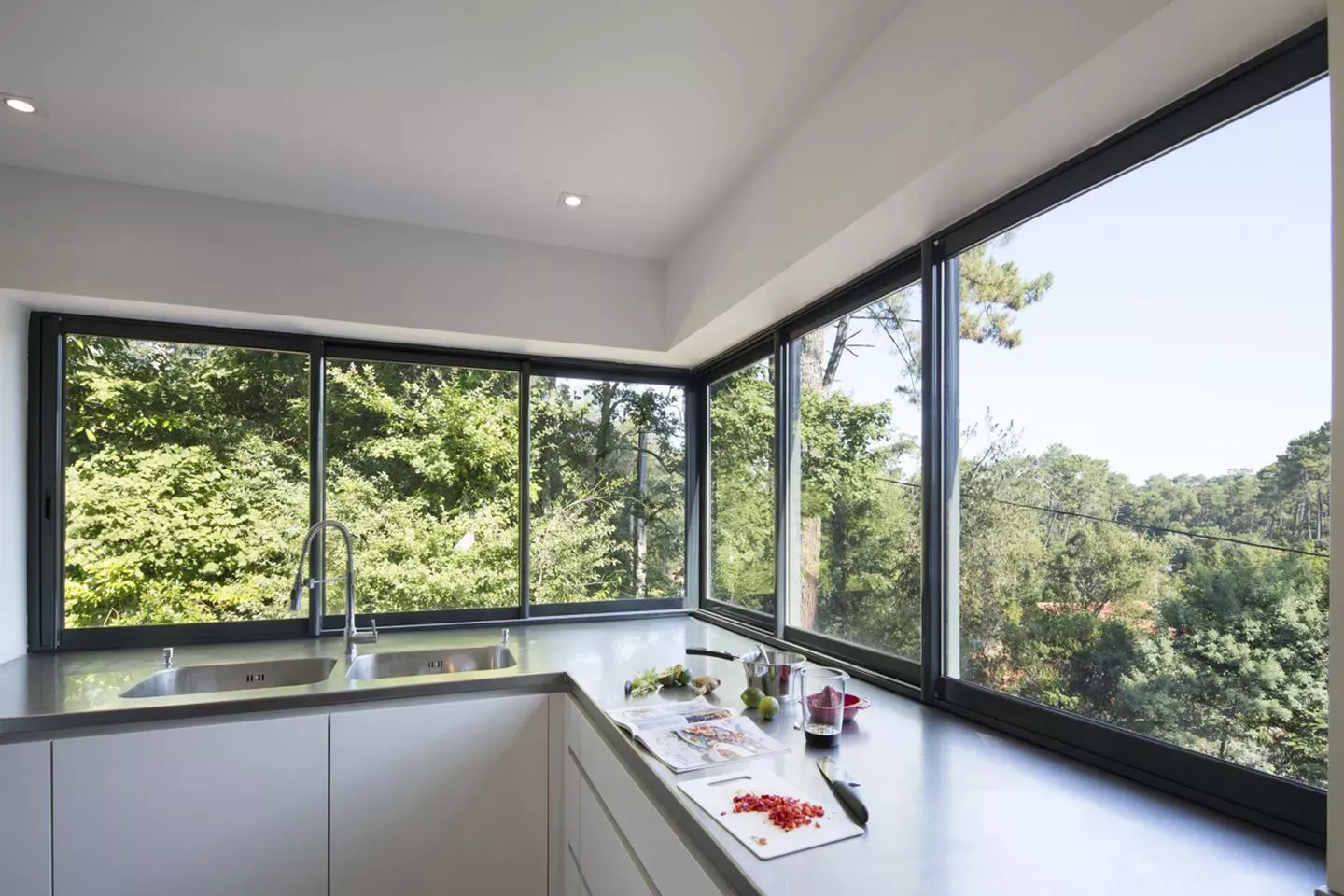 Kumpulan Desain Jendela Dapur Minimalis Keren dan Bagus 9 jendela dapur