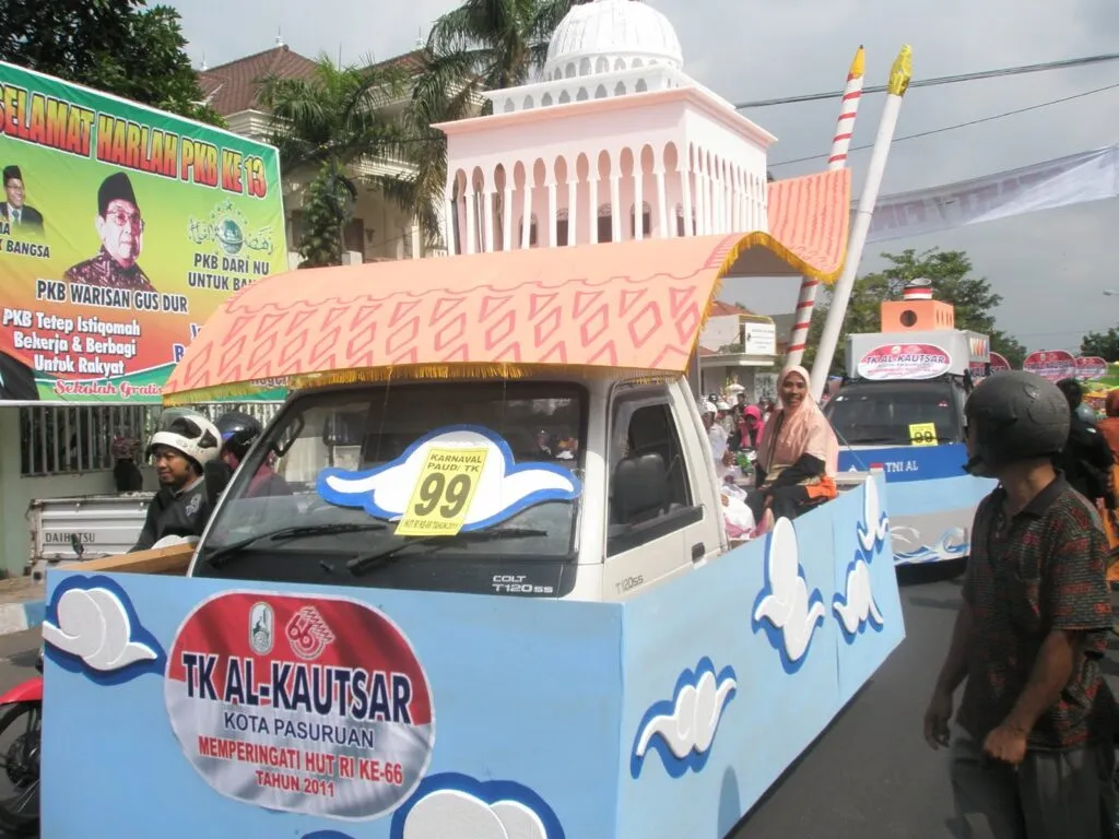 Mobil Hias Karnaval TK