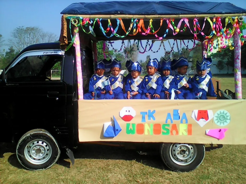 Mobil Hias Karnaval TK