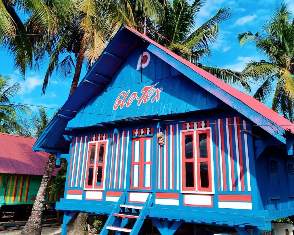 Kumpulan Cat Rumah Papan Kampung Cocok dan Terbagus 3 Cat Rumah Papan Kampung