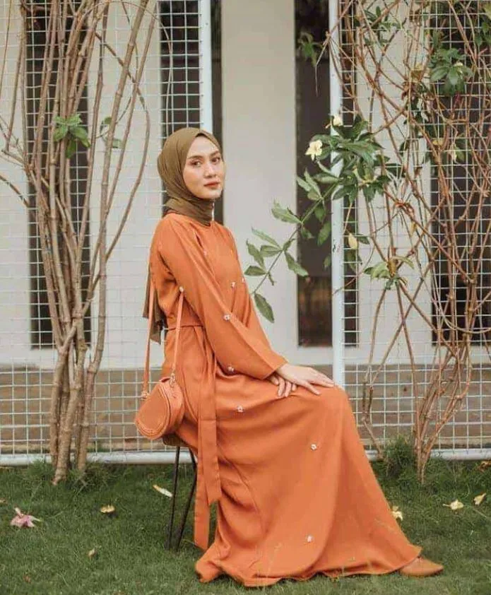 Gamis Orange Cocok Dengan Jilbab Warna Apa? Ini Dia Terbagus! 11 Gamis Orange Cocok Dengan Jilbab Warna Apa