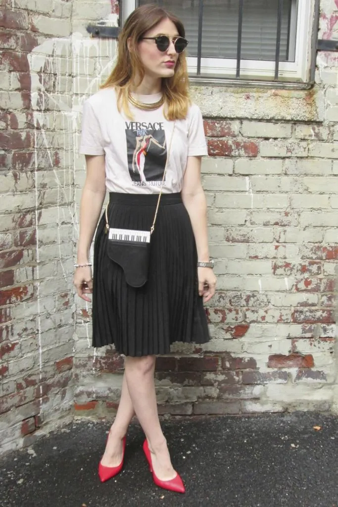 Rok Plisket Hitam Cocok Dengan Baju Apa? Ini Yang Paling Cocok! 8 Rok Plisket Hitam Cocok Dengan Baju Apa