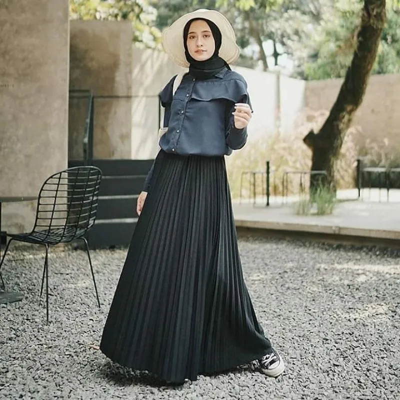 Rok Plisket Hitam Cocok Dengan Baju Apa? Ini Yang Paling Cocok! 6 Rok Plisket Hitam Cocok Dengan Baju Apa