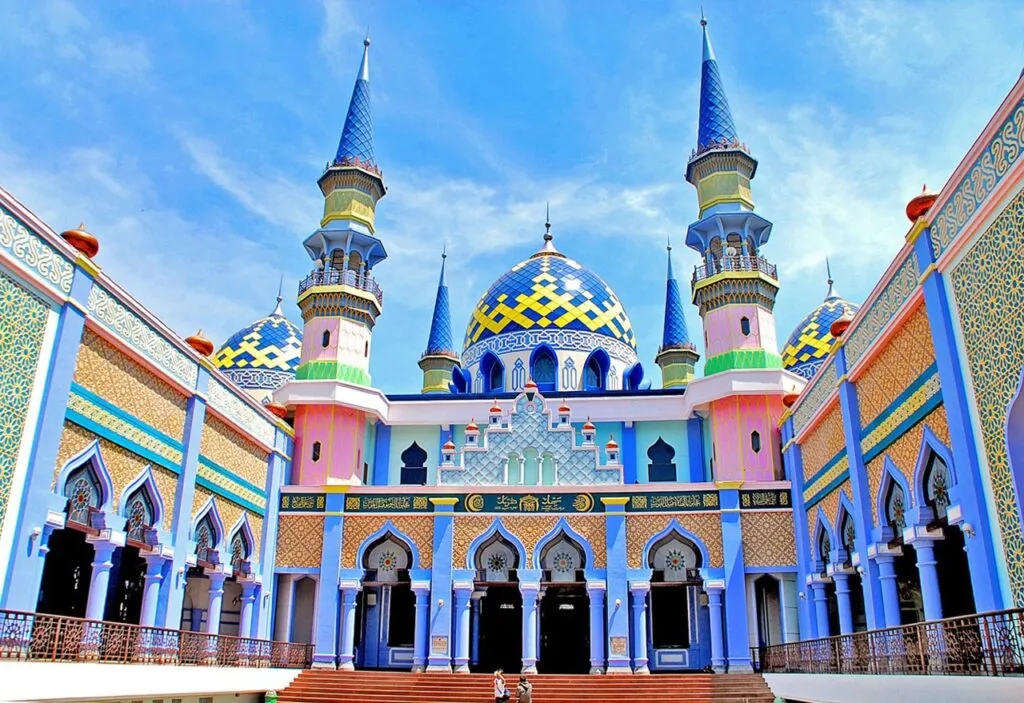 Warna Cat Masjid Bagian Luar