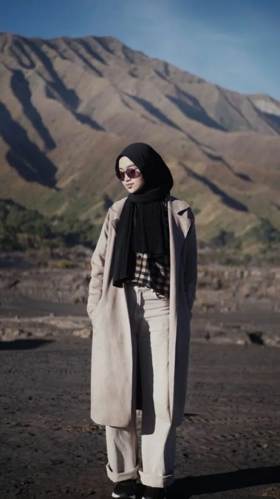 Wanita Cantik Berhijab Kekinian