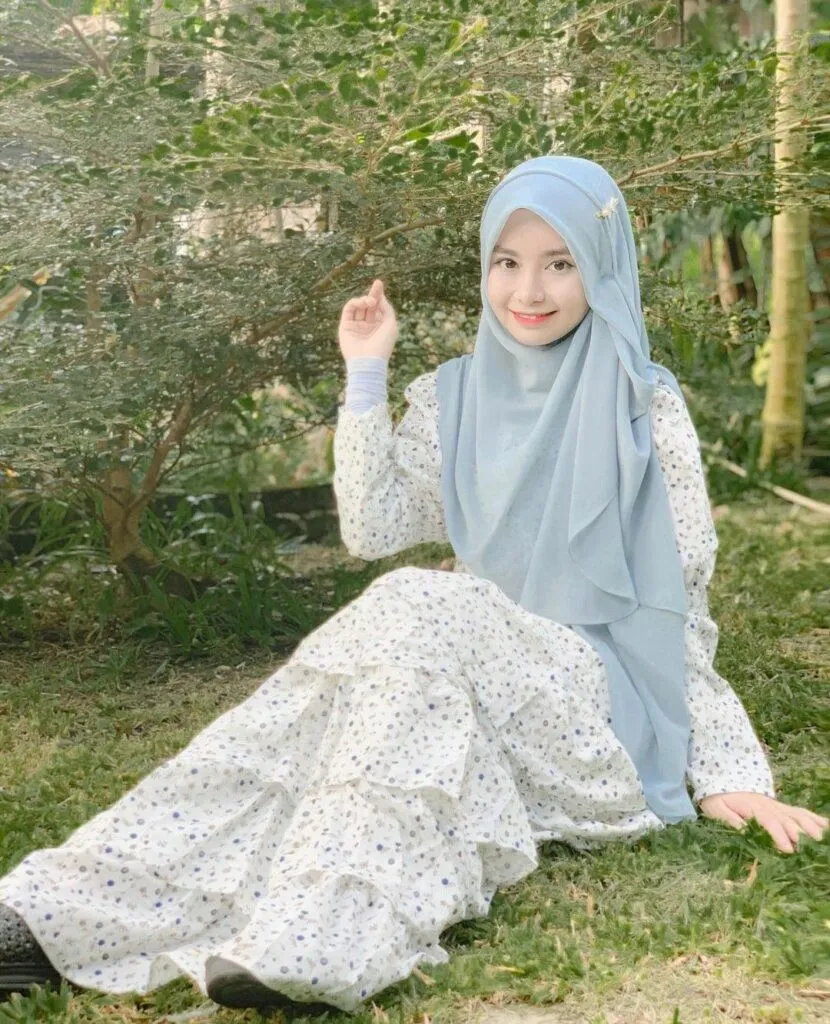 Wanita Cantik Berhijab Kekinian