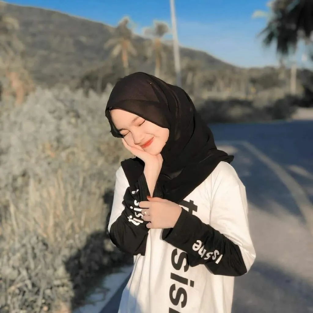 Wanita Cantik Berhijab Kekinian