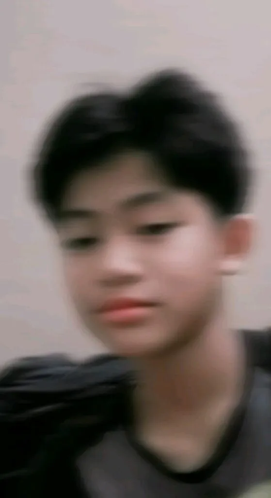 Foto Cowok Ganteng Blur