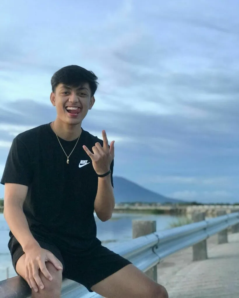 Foto Cowok Ganteng Buat Foto Profil